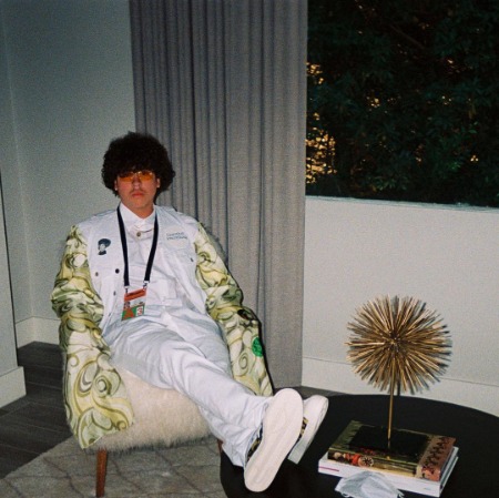 Bysael Martínez Ocasio strives to become a baseball player. 